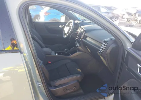 2023 Volvo Xc40 Recharge Pure Electric Twin Plus z USA, uszkodzony, nr VIN YV4ED3UL2P2106509